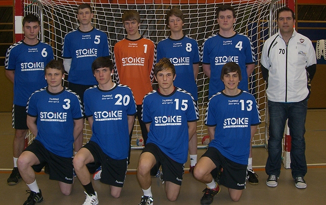 mnnl. B-Jugend in neuen Trikots von Fam. Stoike