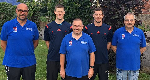 Schiedsrichternachwuchs und ihre Ausbilder